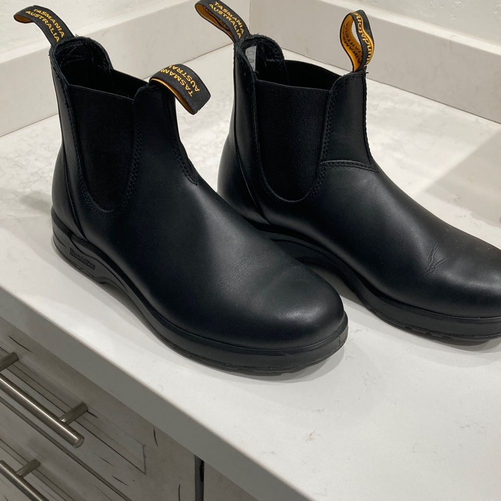 Blundstone Classic Black Chelsea Leather Boots size 7.5 US/6.5 AUS